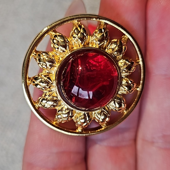 Fendi Vintage Red Gripoix Clip Earrings Gold Plated - Picture 6 of 6